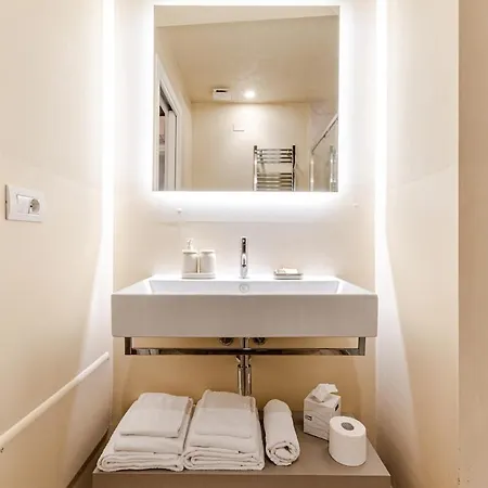 Affitti Brevi - Spazioso Di Lusso, Con 4 E 4 Bagni In Centro *